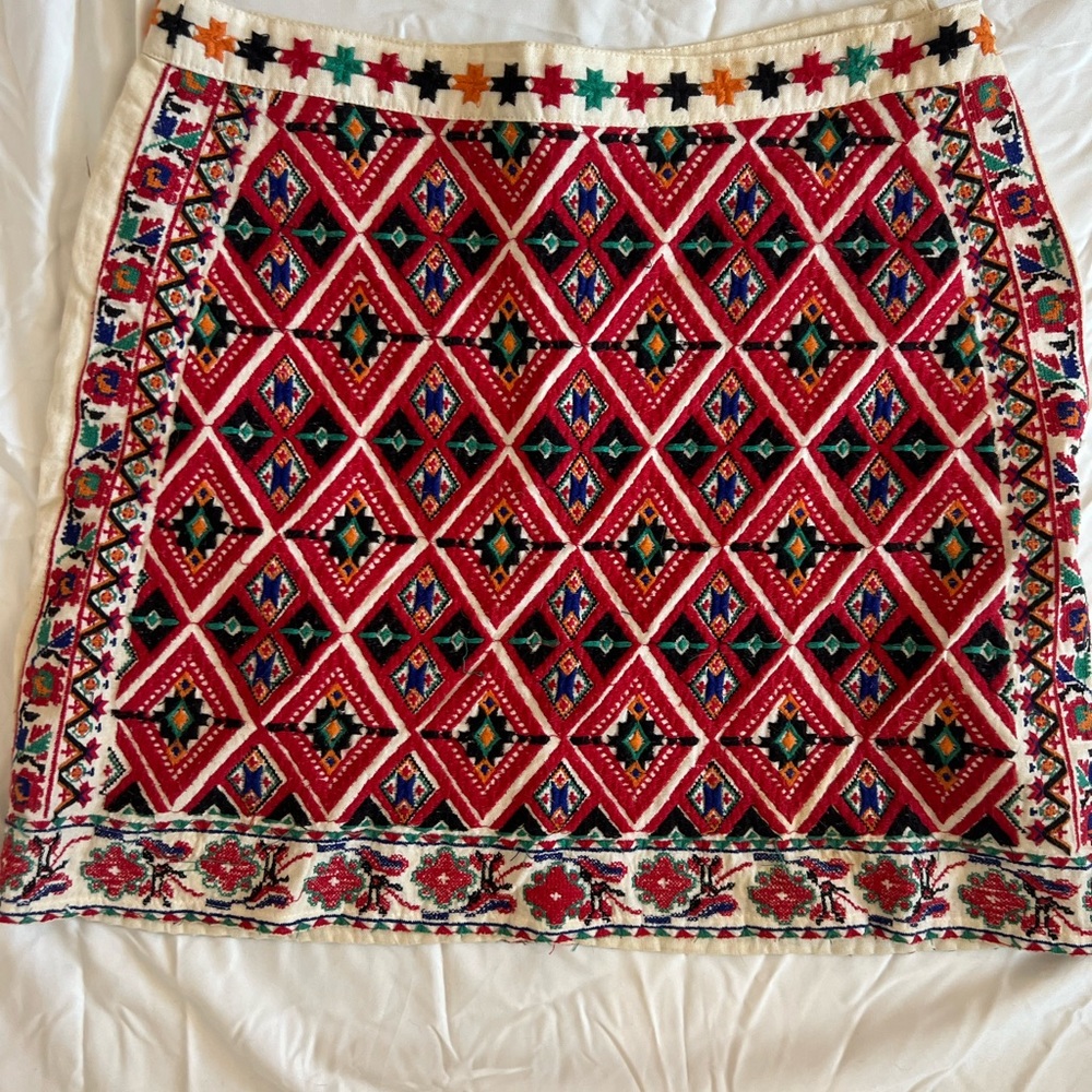 Topshop embroidered skirt in size 4